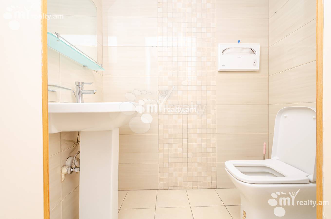 Снять коммерческoе помещение Г.Лусаворич ул, Центр Ереван, 153212