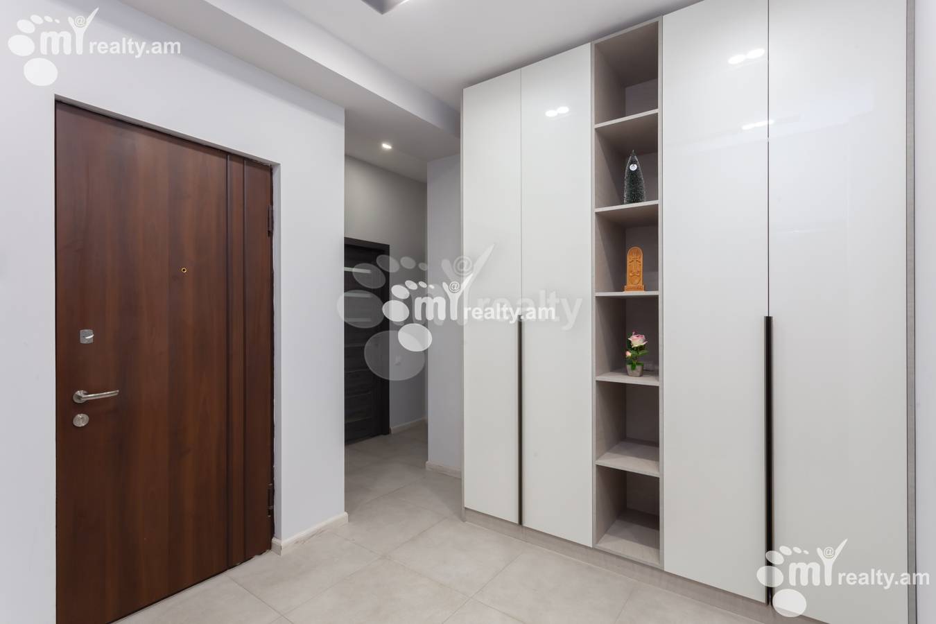 3 bedroom apartment for rent Antarayin St, Center Yerevan, 151305