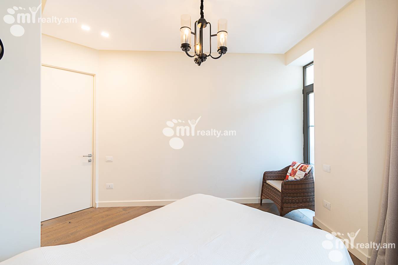 3 bedroom apartment for sale Buzand St, Center Yerevan, 143205