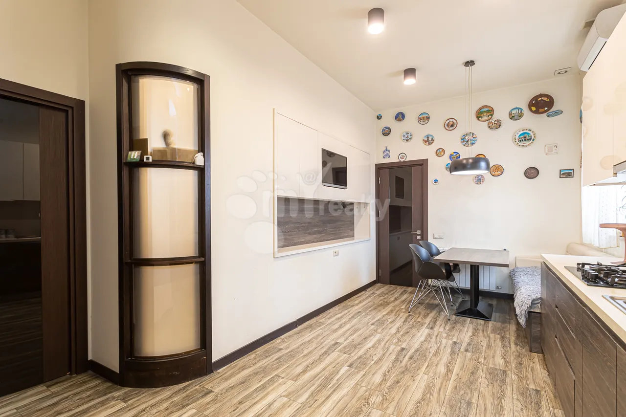 Купить 4 комнатную квартиру Маштоца пр, Центр Ереван, 159618