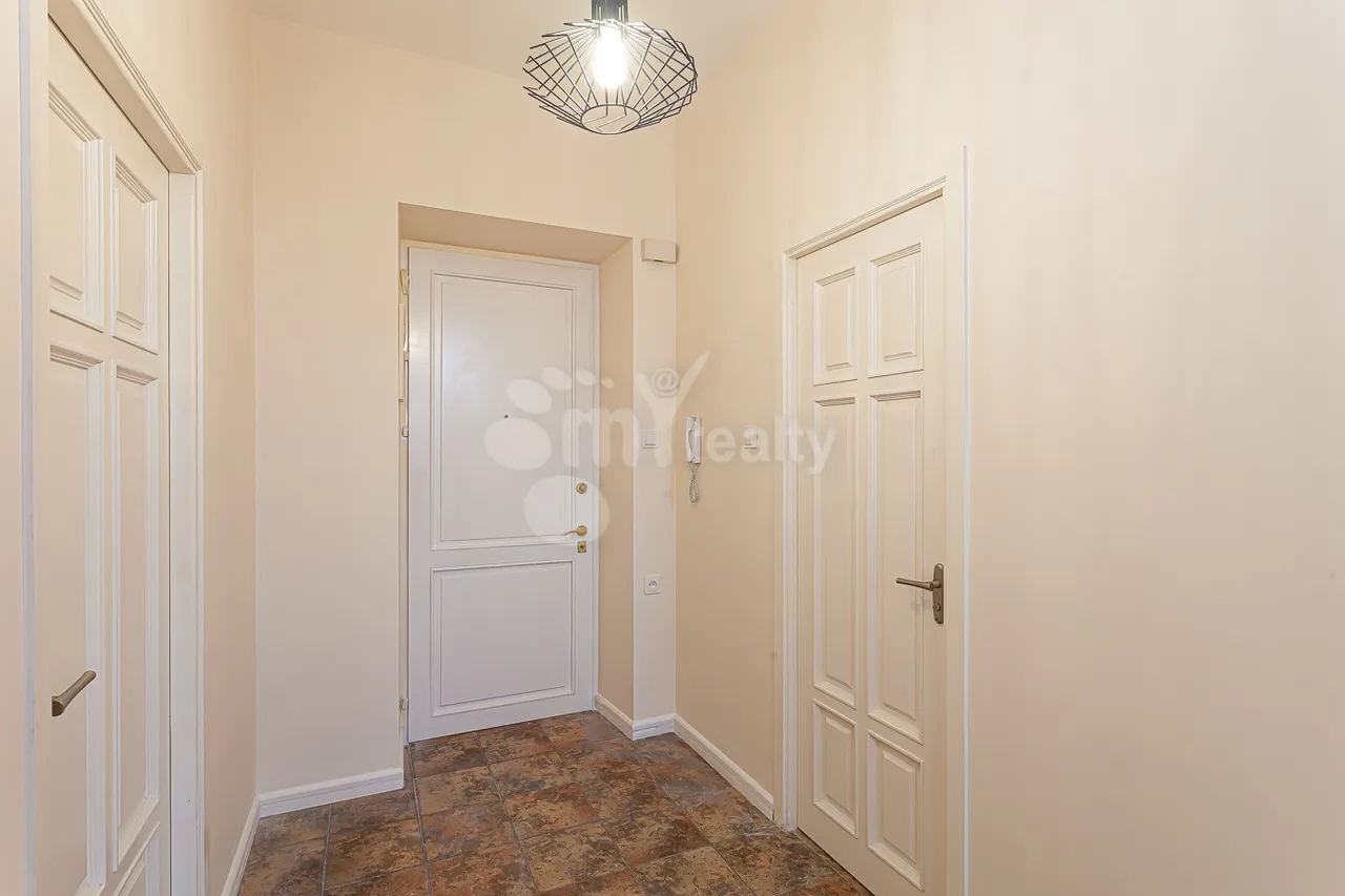 Купить 2 комнатную квартиру Маштоца пр, Центр Ереван, 160208