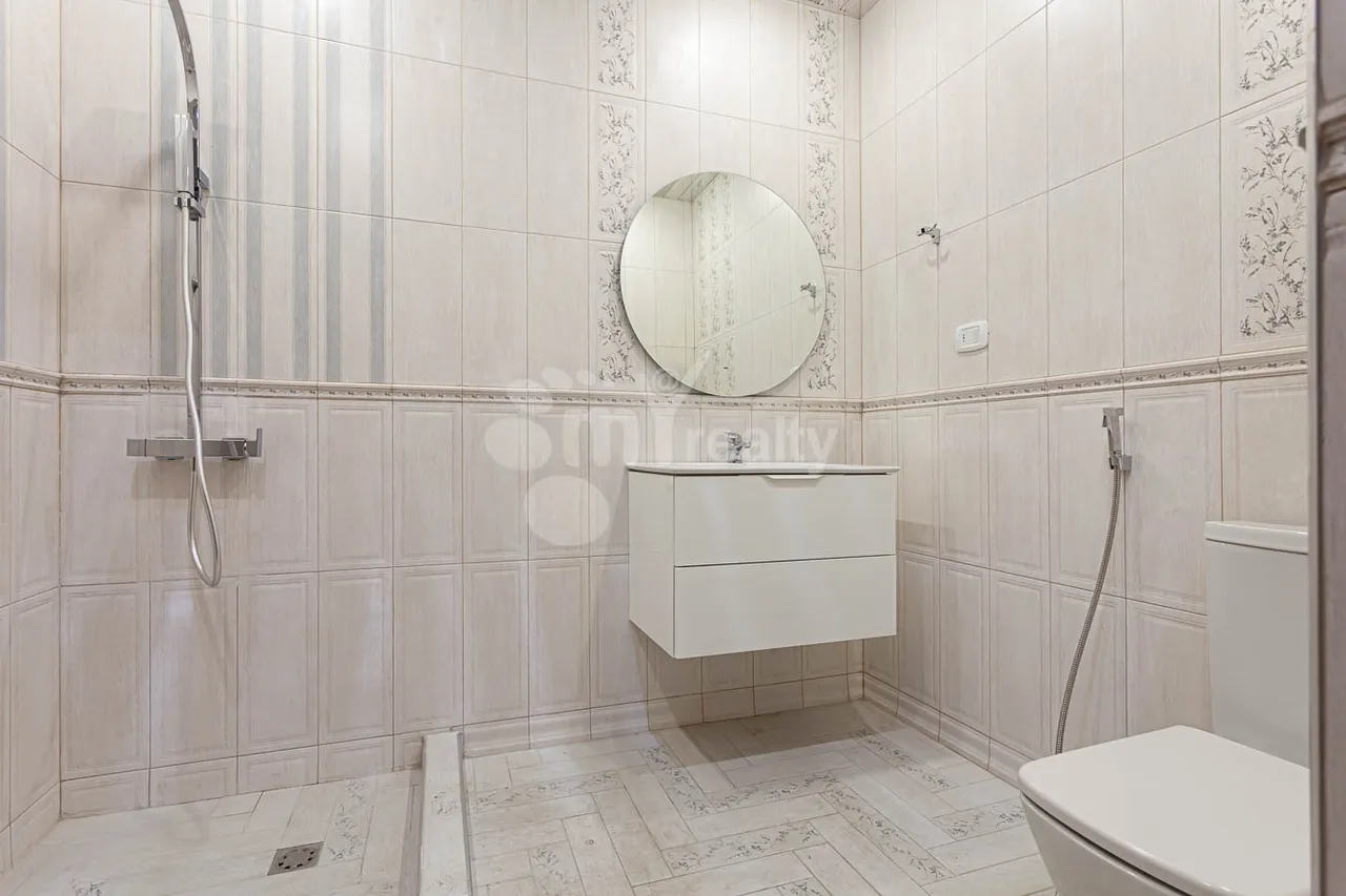 3 սենյականոց բնակարան վարձով Արամի փող, Կենտրոն Երևան, 160116