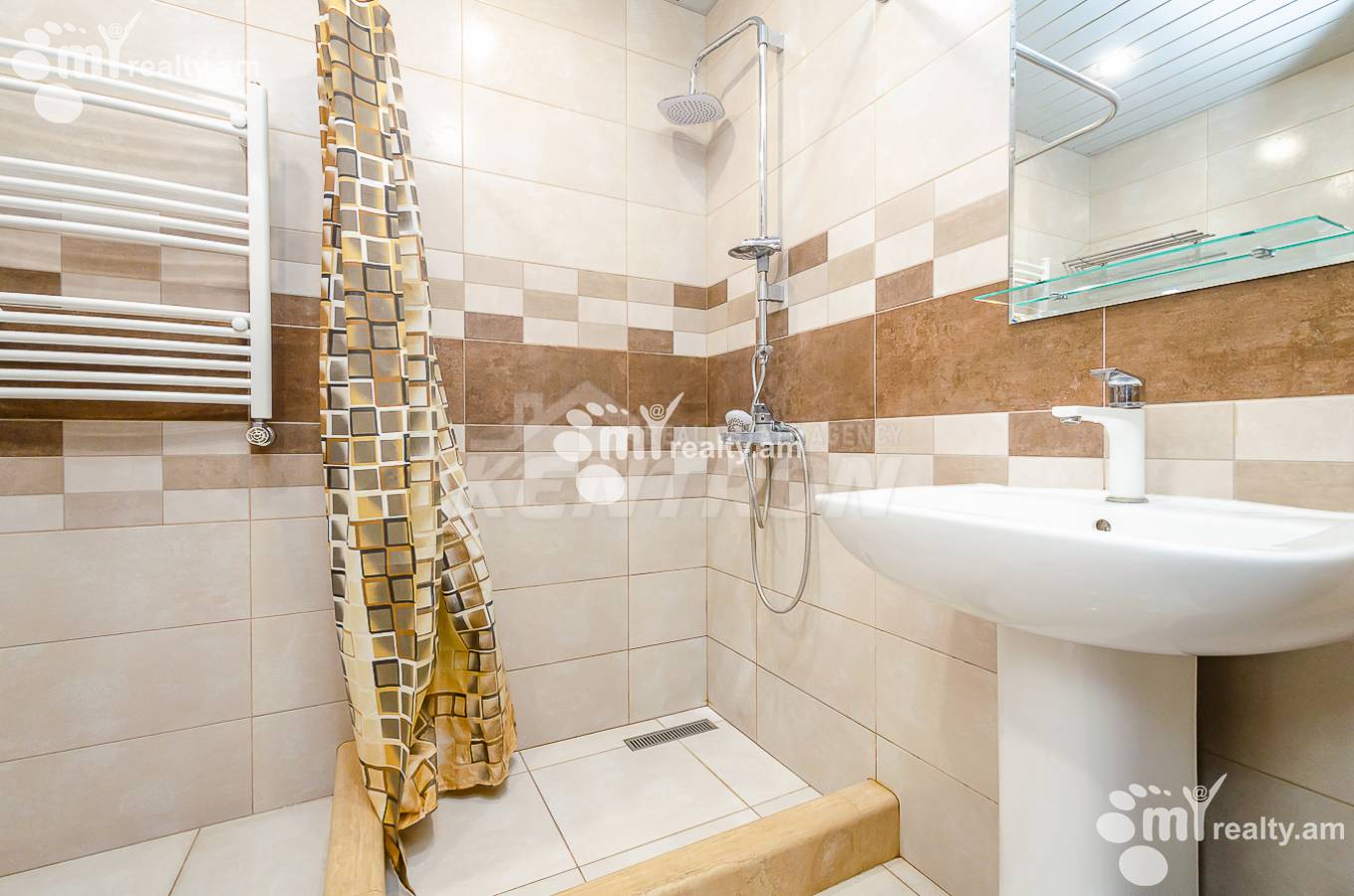 3 bedroom apartment for sale خیابان ابوویان, مرکز شهر ایروان, 109964