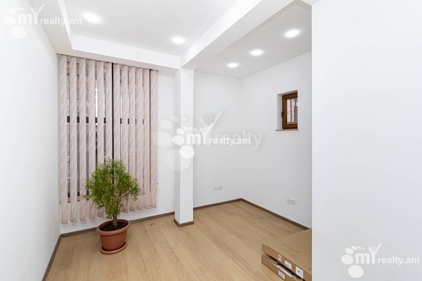 Commercial for sale خیابان هامباردزومیان, عربگیر ایروان, 155322