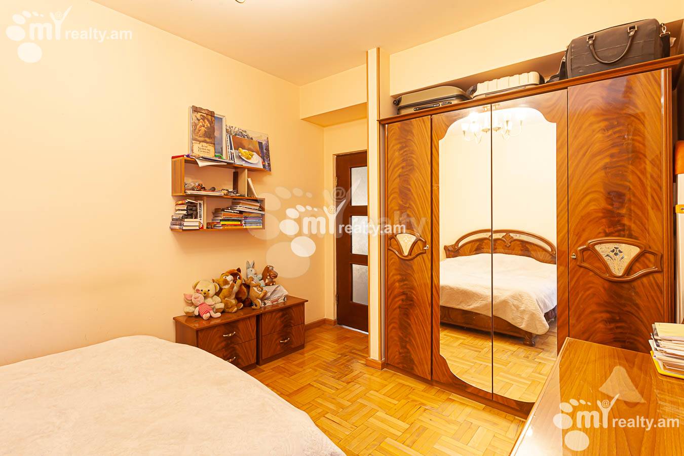 Купить 3 комнатную квартиру Кохбаци ул, Центр Ереван, 154527