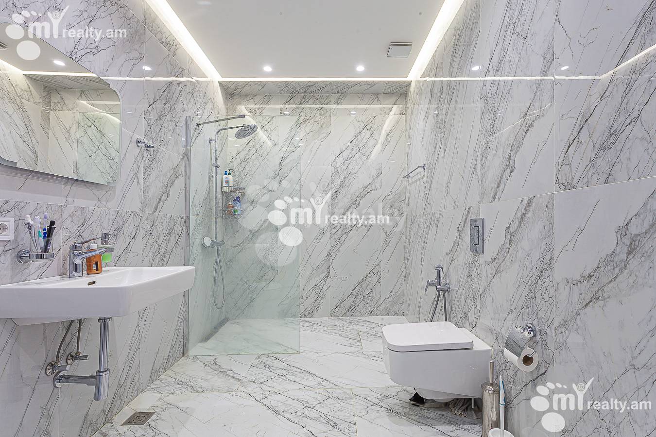 3 bedroom apartment for sale Amiryan St, Center Yerevan, 154445