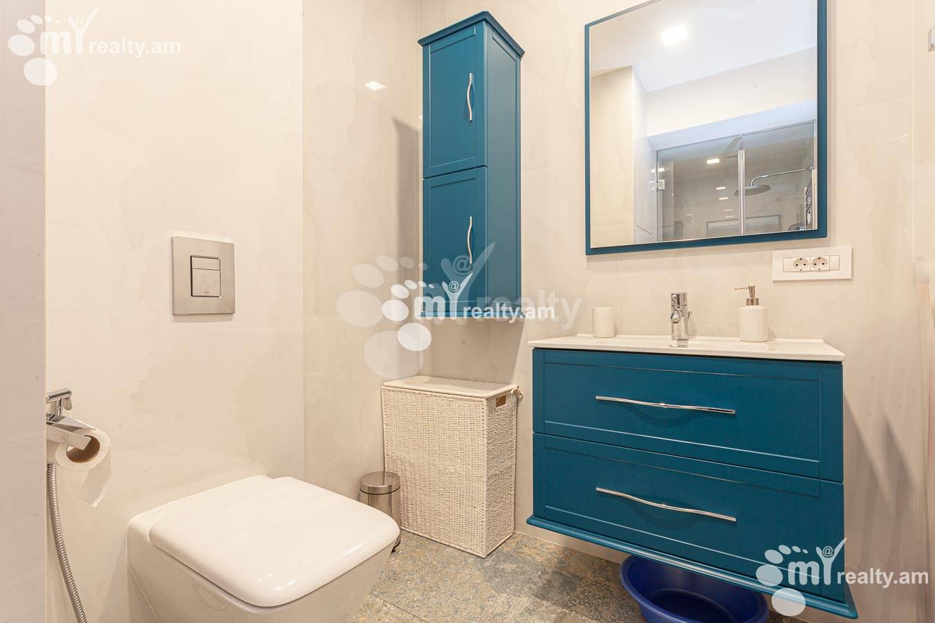 3 սենյականոց բնակարան վարձով Սարյան փող, Կենտրոն Երևան, 155319