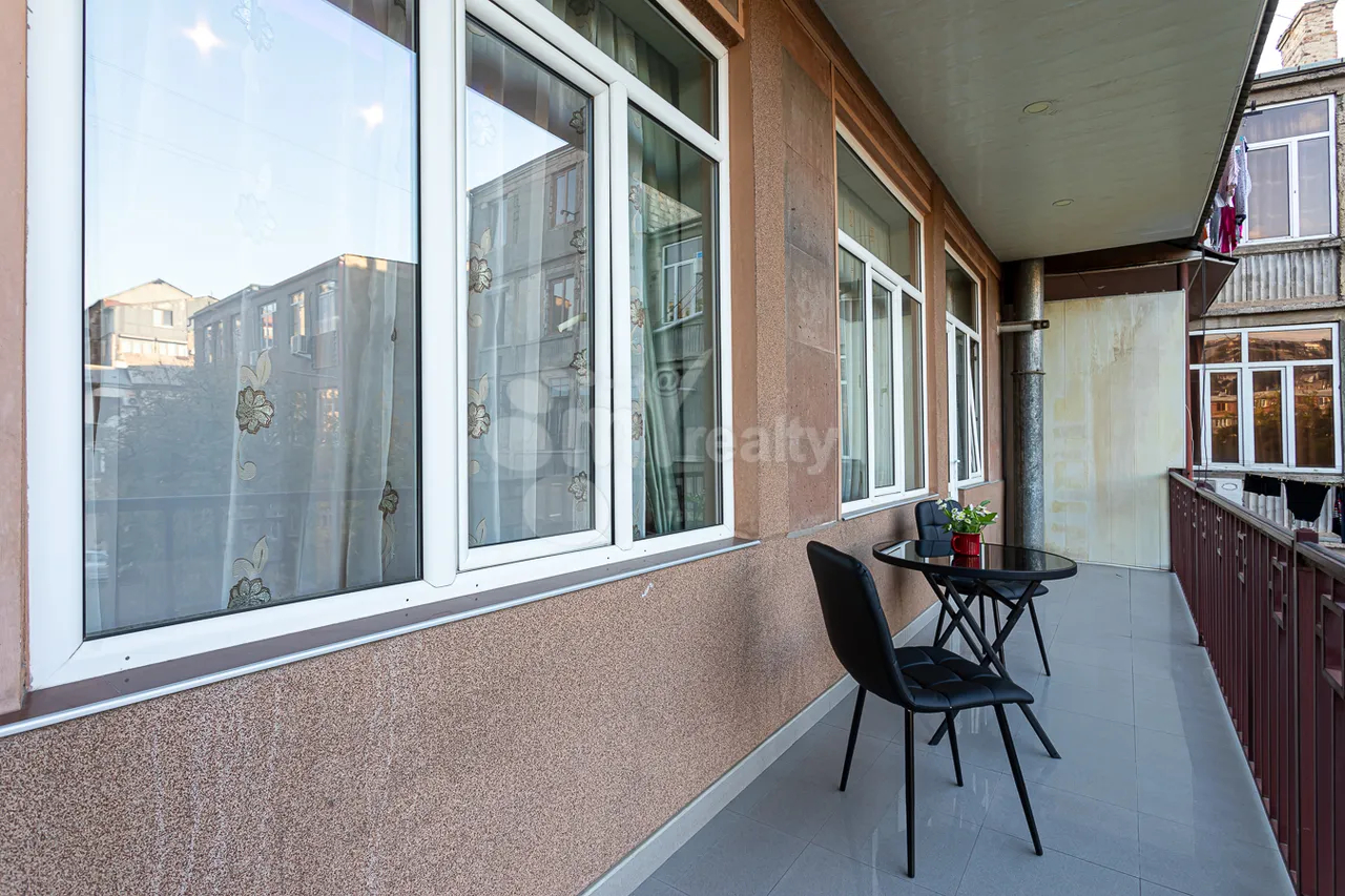 3 սենյականոց բնակարան  Աբովյան փող, Կենտրոն Երևան, 158369