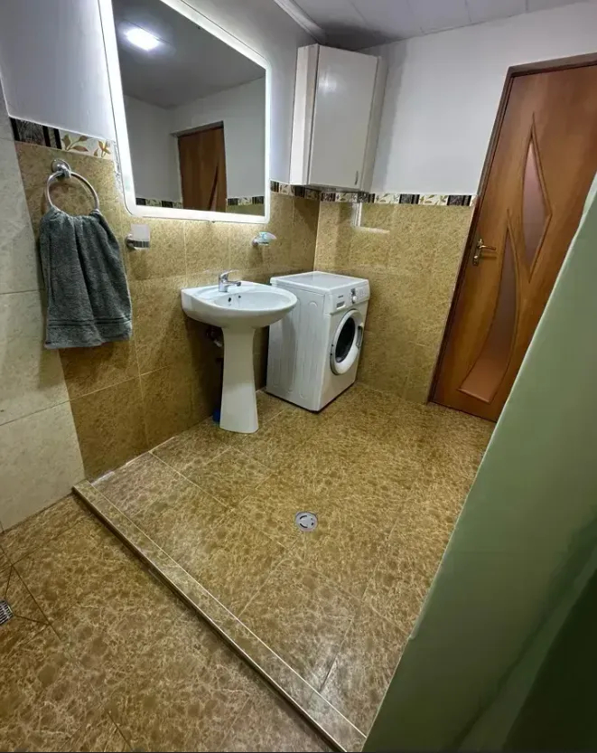 3 սենյականոց բնակարան վարձով Սարյան փող, Կենտրոն Երևան, 161772