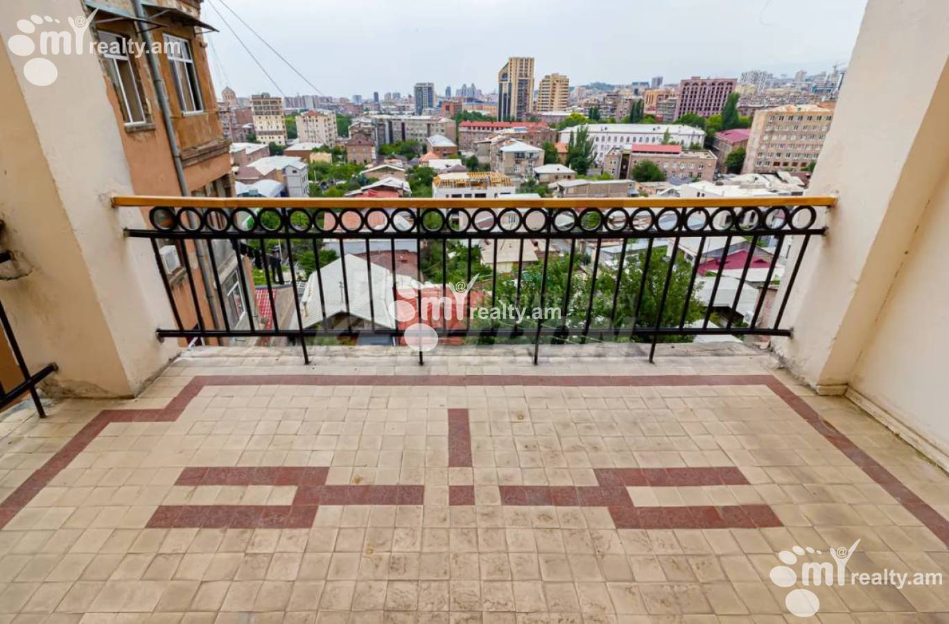 3 սենյականոց բնակարան  Չարենցի փող, Կենտրոն Երևան, 156878