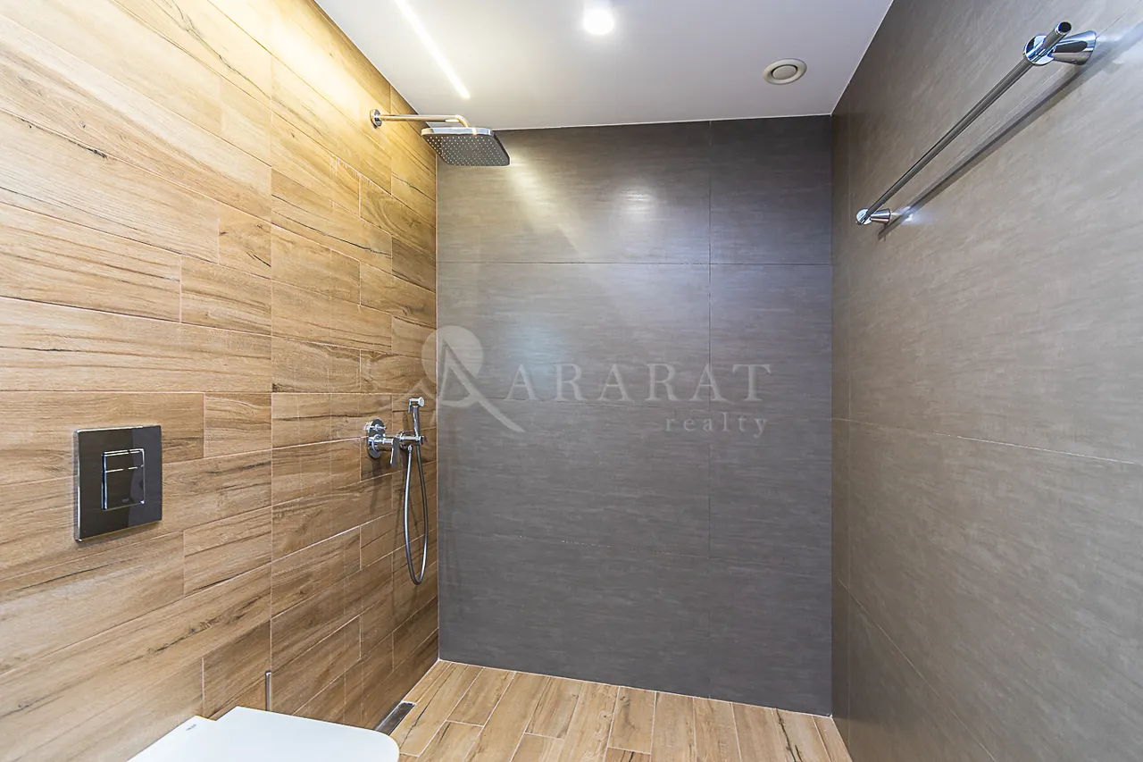 3 bedroom apartment for sale Amiryan St, Center Yerevan, 161931