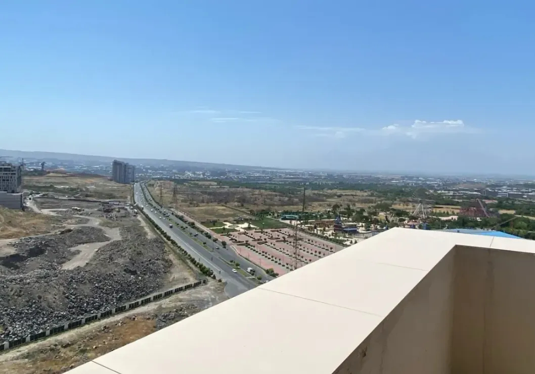 3 սենյականոց բնակարան  Մ․ Մելքոնյան փող, Կենտրոն Երևան, 159964