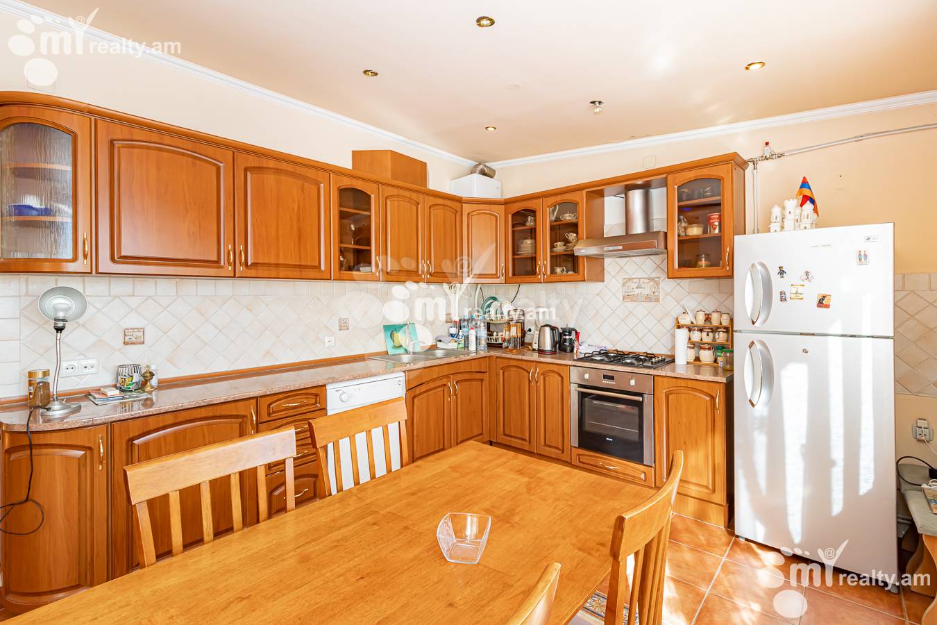 3 սենյականոց բնակարան  Ղազար Փարպեցու փող, Կենտրոն Երևան, 142292