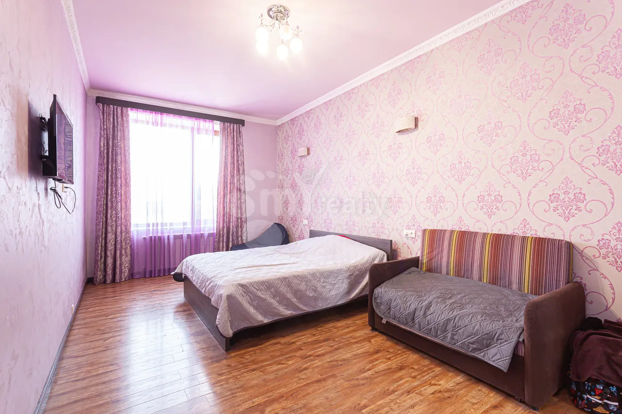 4 bedroom apartment for sale Antarayin St, Center Yerevan, 160812