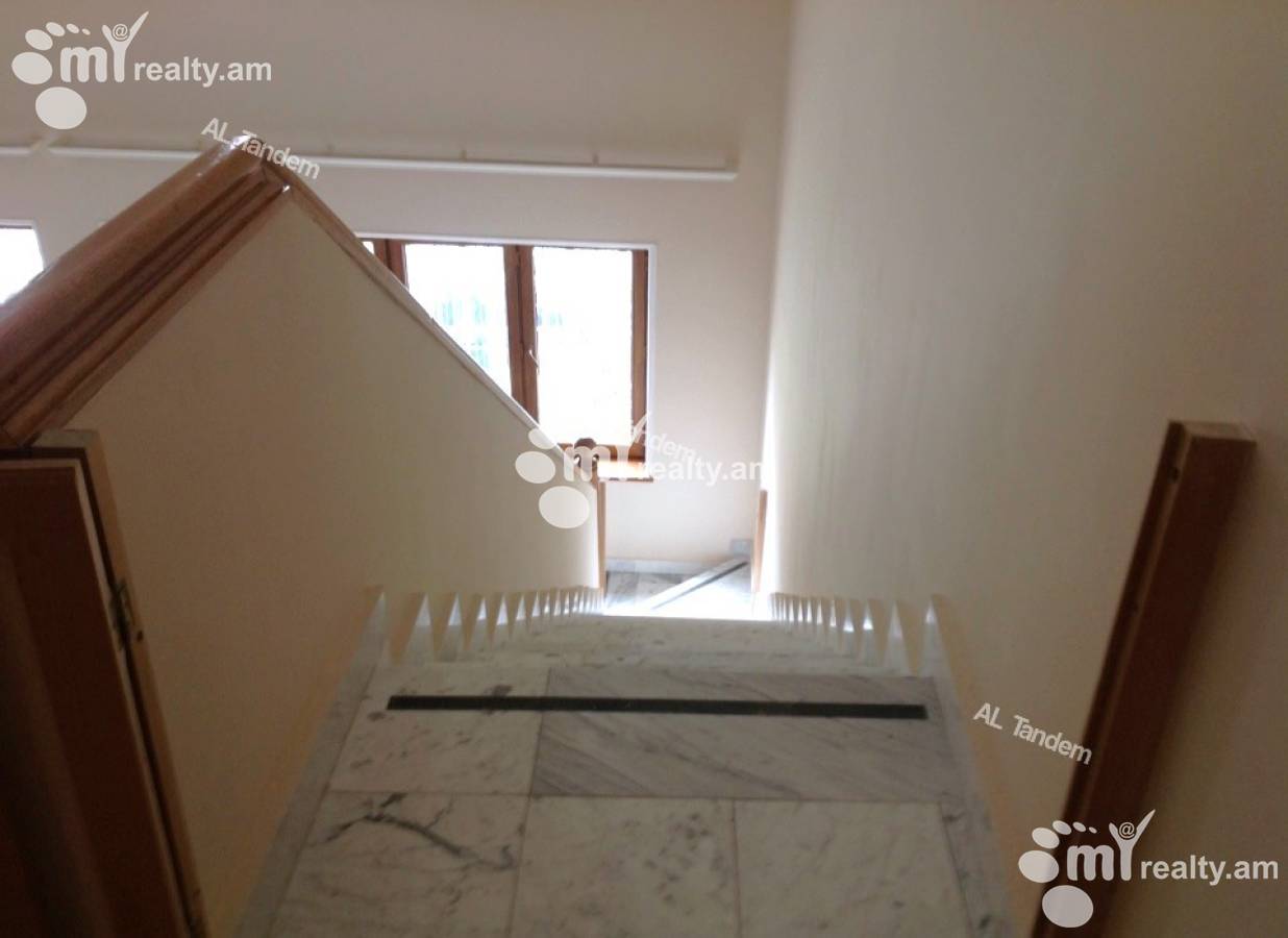 Commercial for rent خیابان باربیوس, عربگیر ایروان, 155229