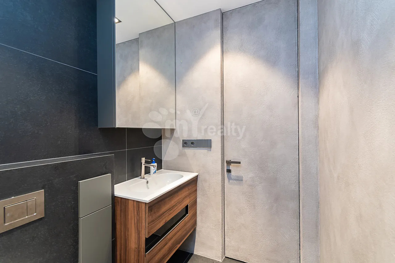 3 սենյականոց բնակարան  Միկոյան փող, Դավթաշեն Երևան, 160145