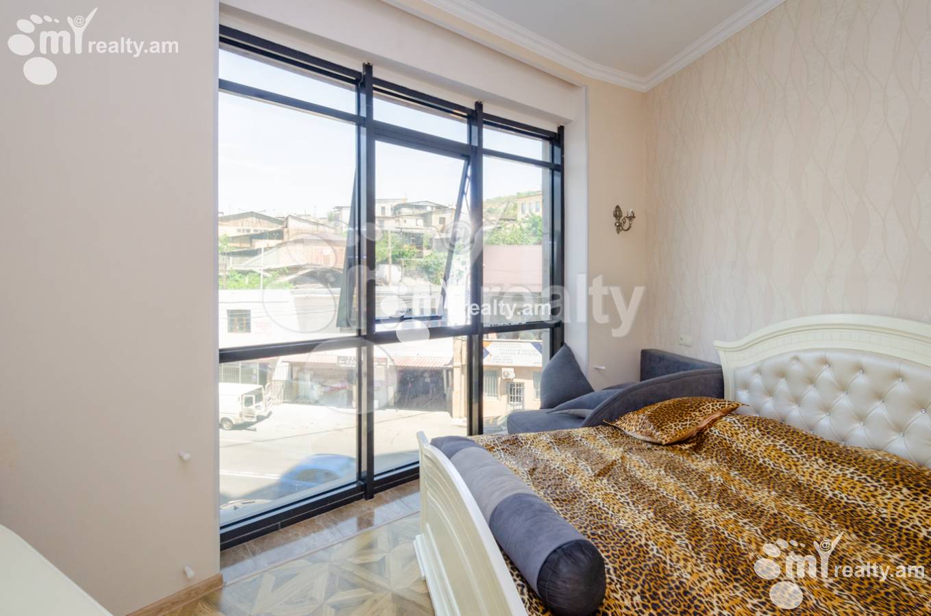 3 bedroom apartment for sale Charents St, Center Yerevan, 136763