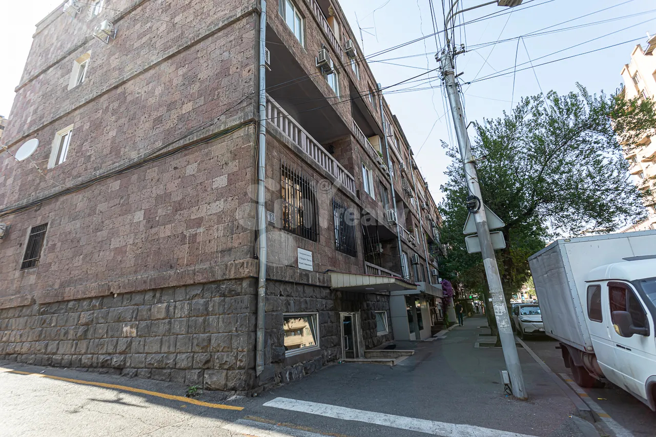 3 bedroom apartment for sale خیابان پارونیان, مرکز شهر ایروان, 157421