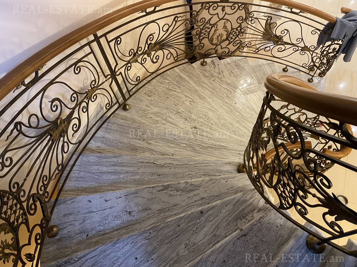 Купить дом Таиров ул., Центр Ереван, 118399