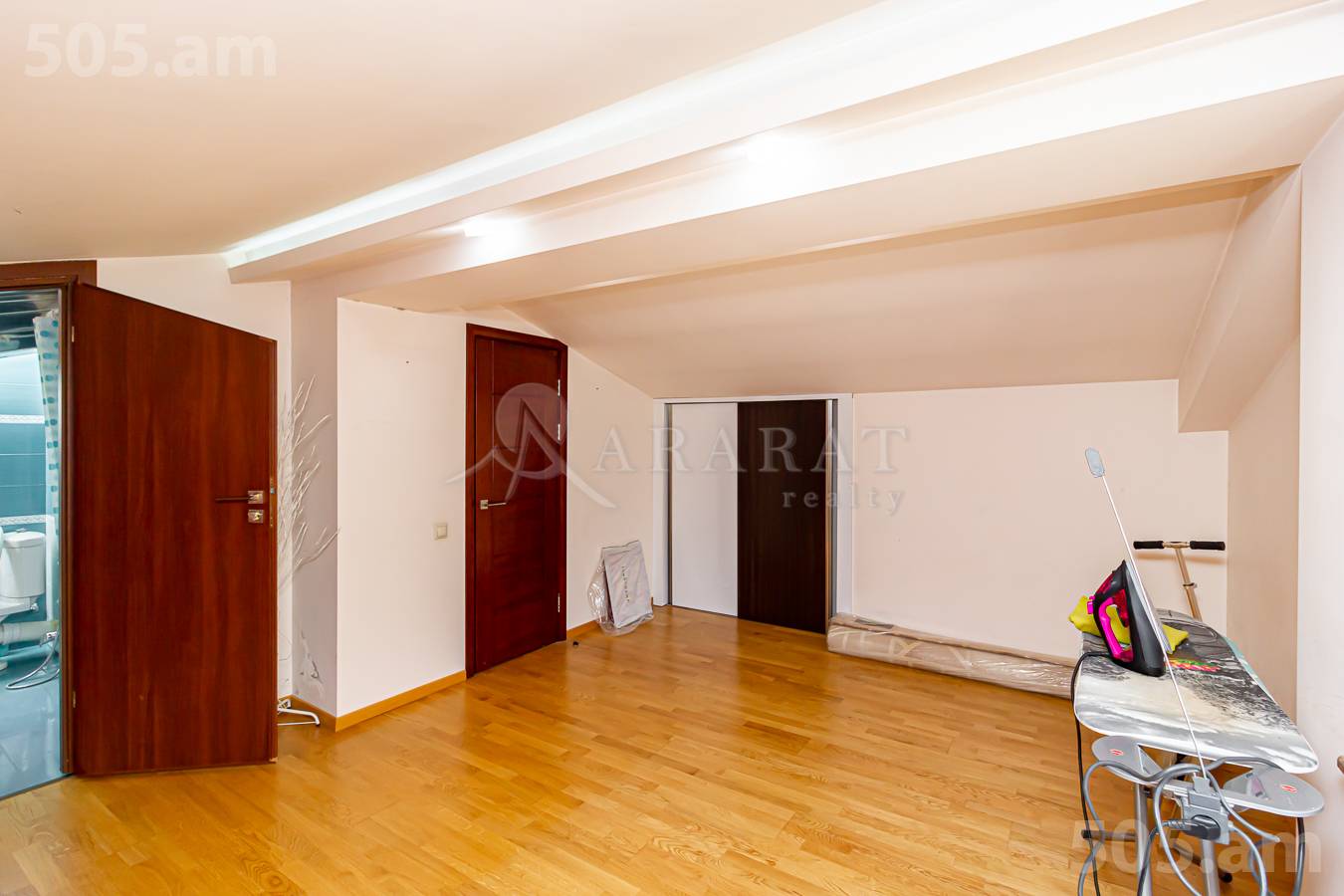 6 սենյականոց բնակարան  Ծարավ Աղբյուրի փող., Ավան Երևան, 152079