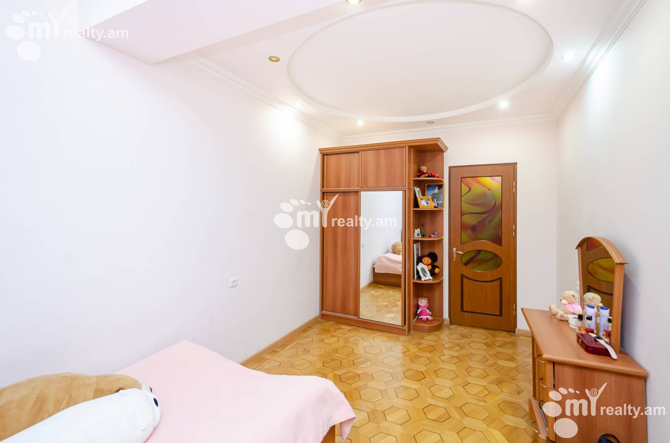 Купить 4 комнатную квартиру Орбели Ехбайрнери ул, Арабкир Ереван, 144146