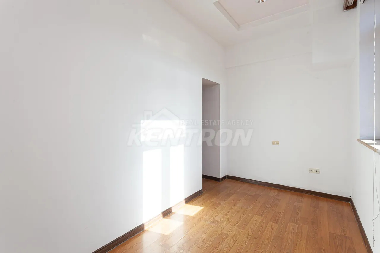 3 bedroom apartment for sale Abovyan St, Center Yerevan, 157550