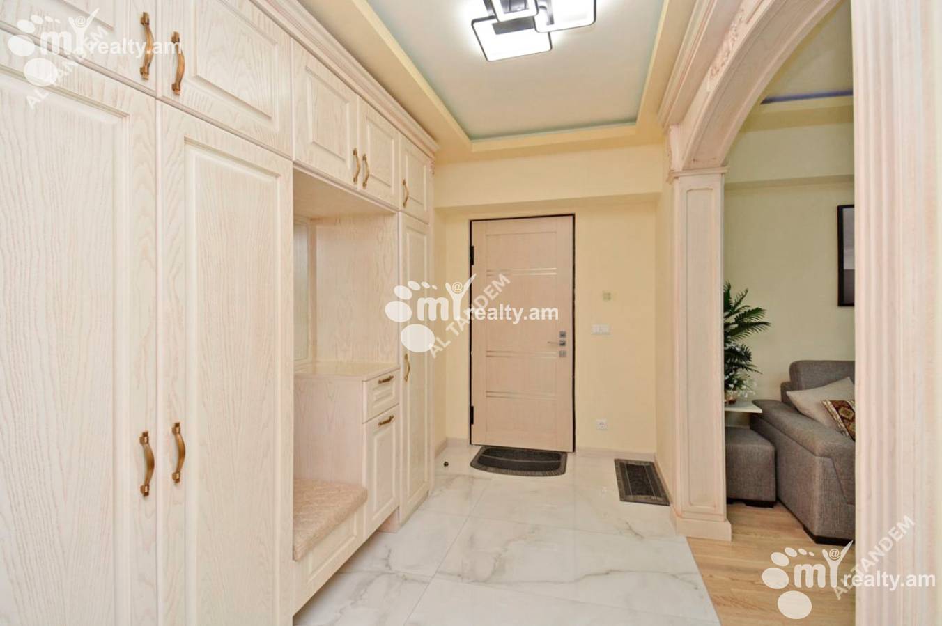 3 սենյականոց բնակարան վարձով Մոսկովյան փող, Կենտրոն Երևան, 160061