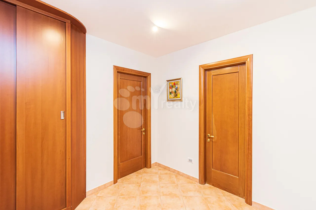5 bedroom apartment for rent A.Manukyan St, Center Yerevan, 161632