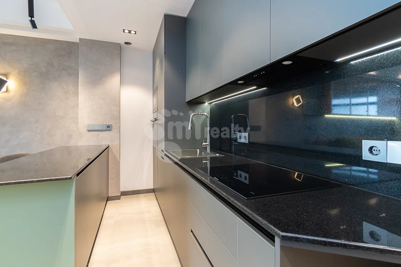 3 սենյականոց բնակարան  Միկոյան փող, Դավթաշեն Երևան, 160145