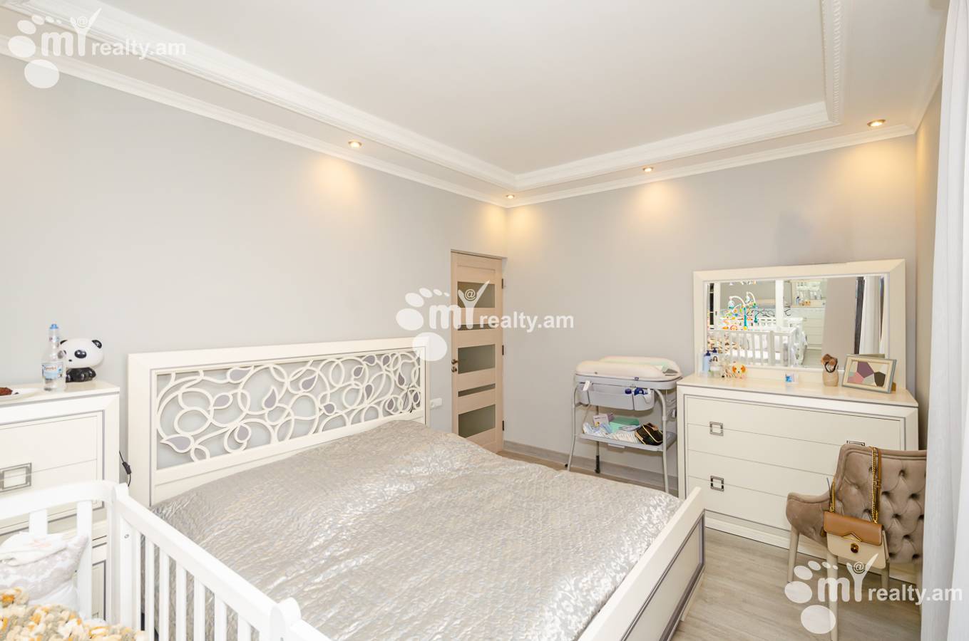 3 bedroom apartment for sale خیابان واهر. پاپازیان, عربگیر ایروان, 144066