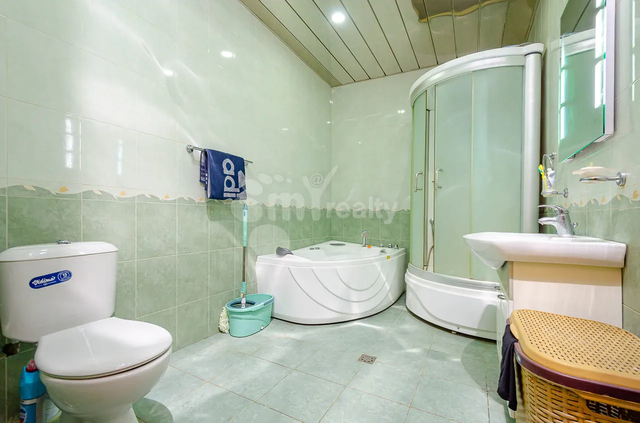 4 bedroom apartment for sale Nalbandyan St, Center Yerevan, 161932