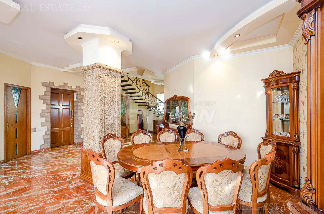 Купить 5 комнатную квартиру Мгер Мкртчян ул, Центр Ереван, 143829