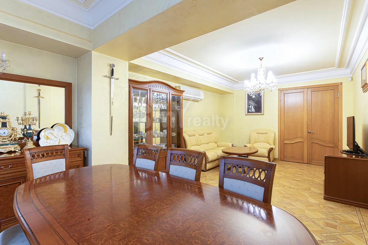 Купить 3 комнатную квартиру Анрапетутян ул, Центр Ереван, 159749