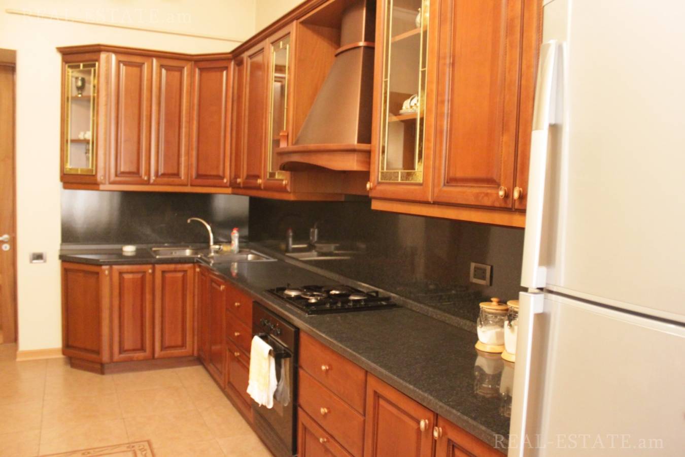 4 bedroom apartment for sale rue d'Aghayan, Center Yerevan, 139111
