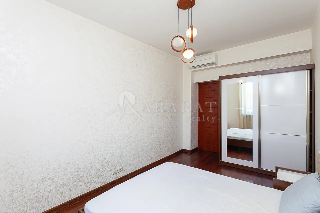 3 bedroom apartment for rent Tamanyan St, Center Yerevan, 158976