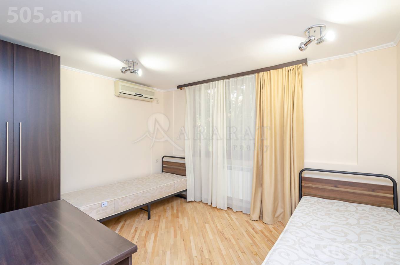 3 սենյականոց բնակարան վարձով Մաշտոցի պող, Կենտրոն Երևան, 153107