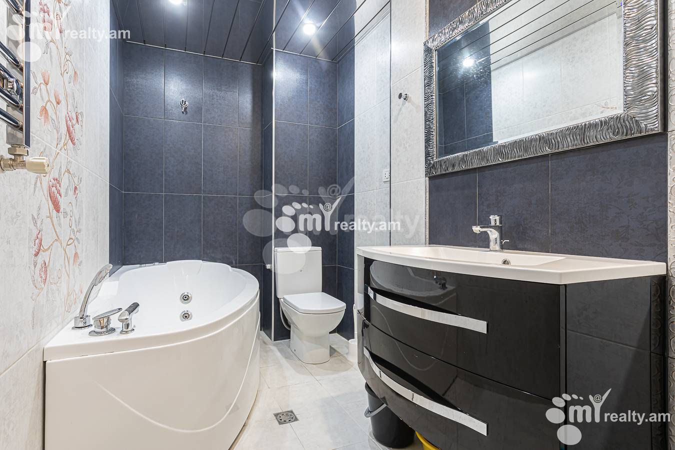 3 bedroom apartment for rent Amiryan St, Center Yerevan, 156928