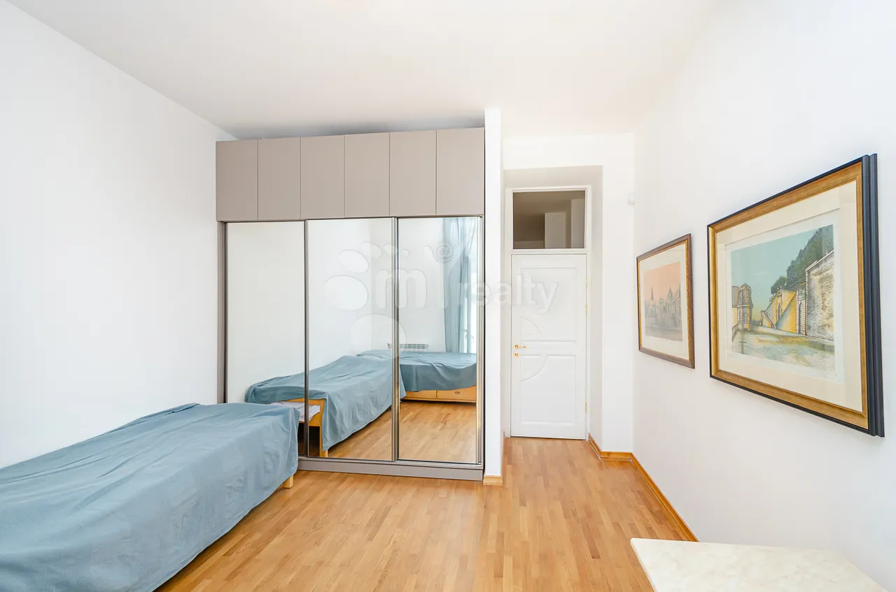 3 bedroom apartment for sale Isahakyan St, Center Yerevan, 161631