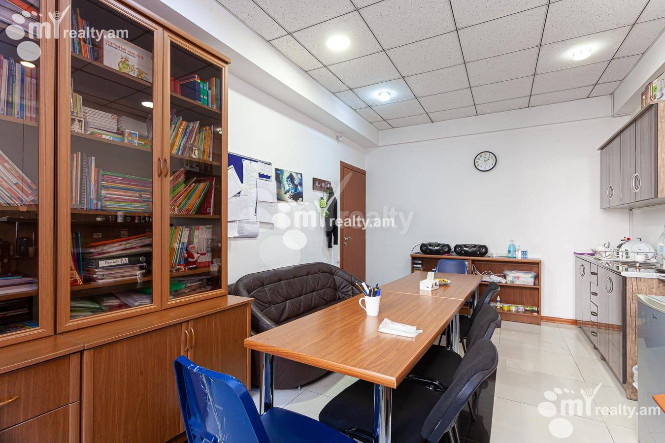 Снять коммерческoе помещение Мгер Мкртчян ул, Центр Ереван, 156329