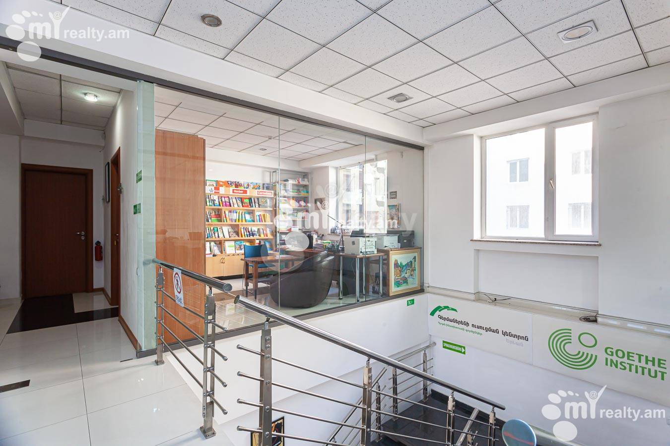 Снять коммерческoе помещение Мгер Мкртчян ул, Центр Ереван, 156329
