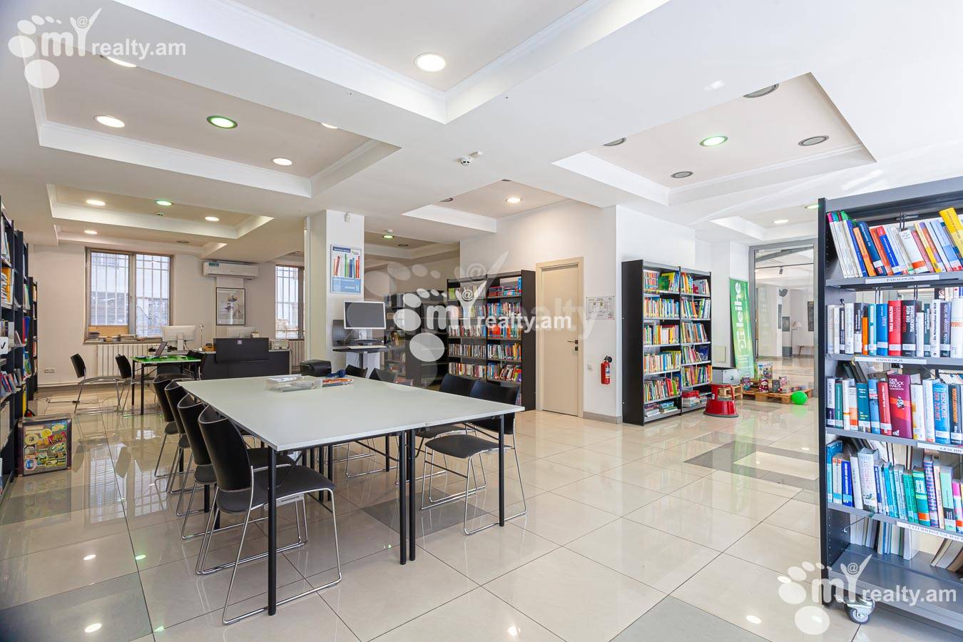 Снять коммерческoе помещение Мгер Мкртчян ул, Центр Ереван, 156329