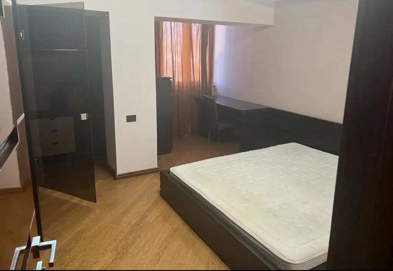 3 սենյականոց բնակարան  Նալբանդյան փող, Կենտրոն Երևան, 158398