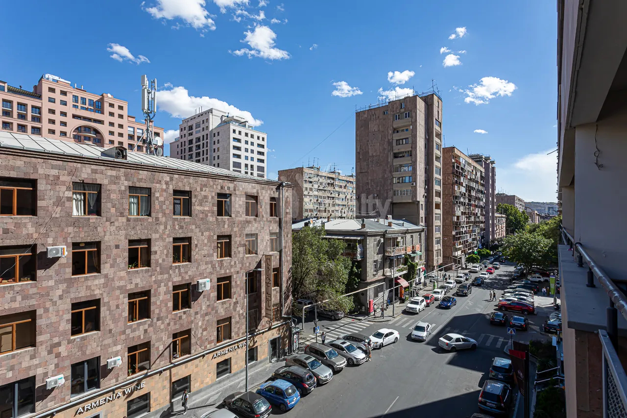 3 bedroom apartment for sale rue d'Amiryan, Center Yerevan, 160794