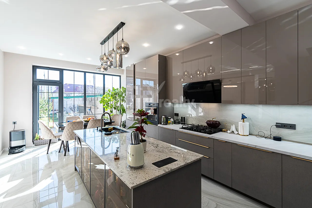 Купить дом Паруйр Севак 11, Аван Ереван, 159479