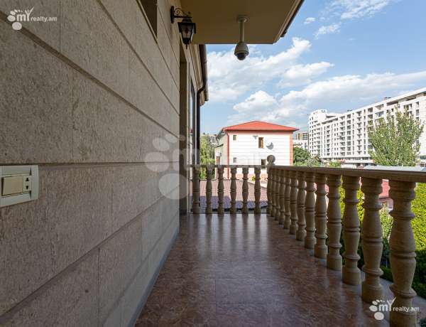 arandznatun-vacharq-Yerevan-Center