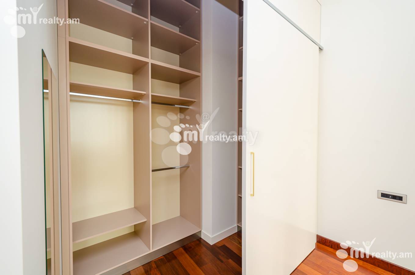 4 bedroom apartment for rent Moskovyan St, Center Yerevan, 153412