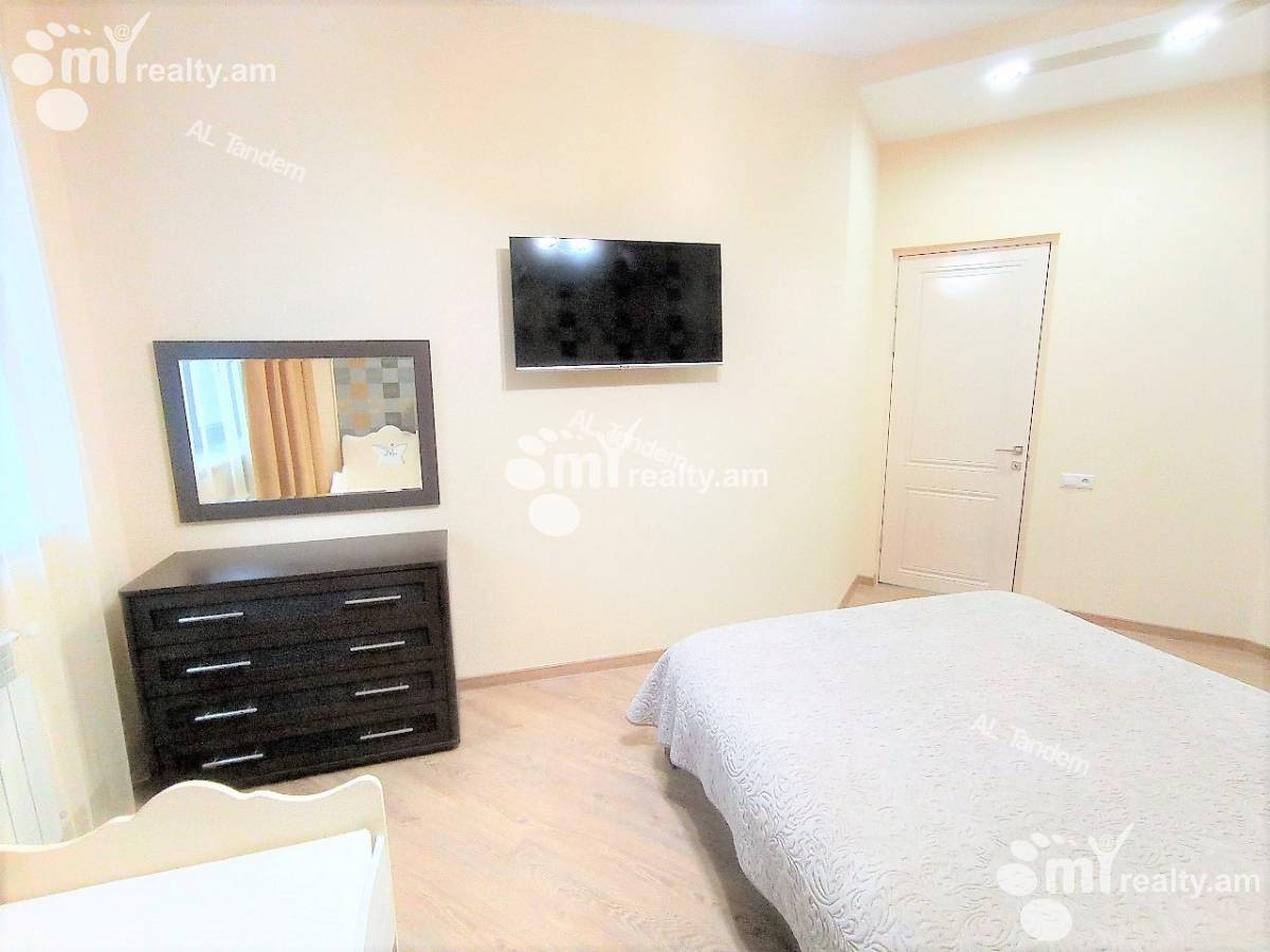 Купить 4 комнатную квартиру Антараин ул, Центр Ереван, 140587