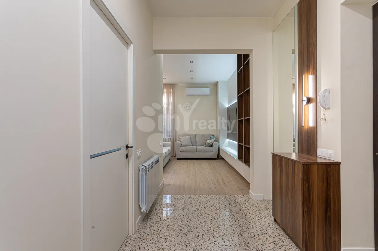 3 bedroom apartment for rent خیابان امیریان, مرکز شهر ایروان, 157289