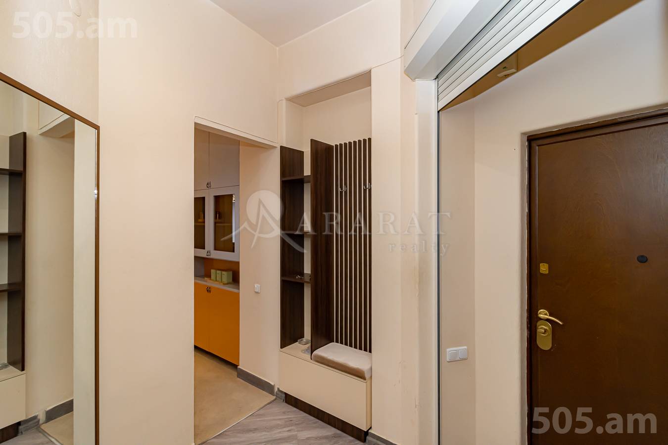 3 սենյականոց բնակարան  Մաշտոցի պող, Կենտրոն Երևան, 147755