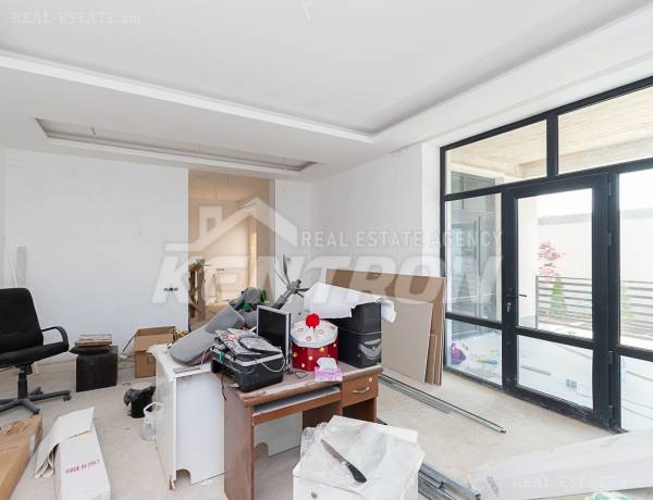 arandznatun-vacharq-Yerevan-Avan